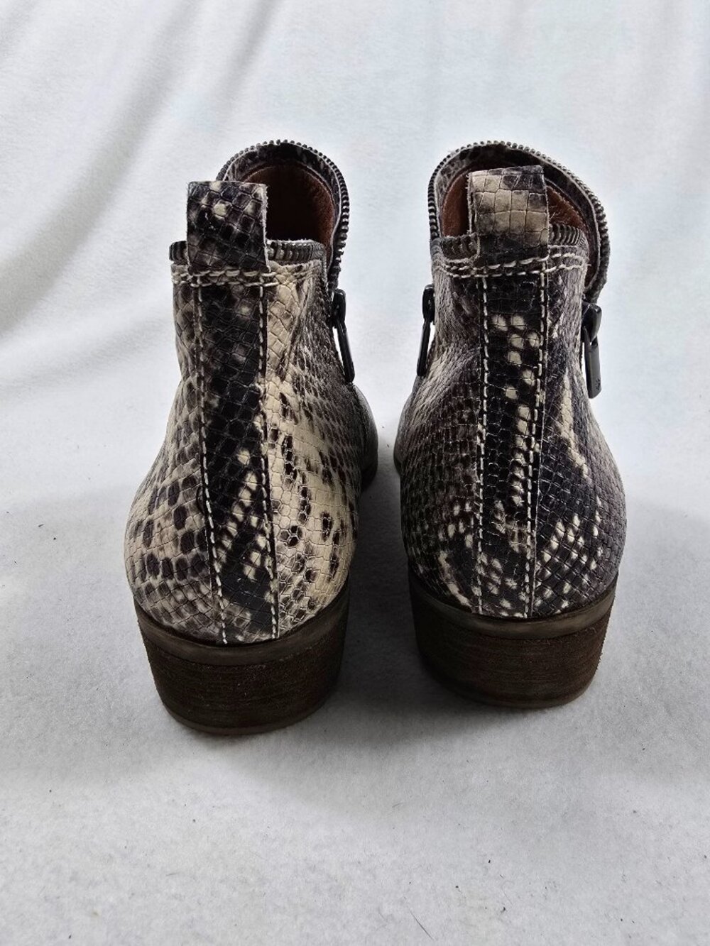 Lucky Brand Womens Size 10 Bartalino Snake Print Ankle Boots Zipper Closure - Picture 4 of 7